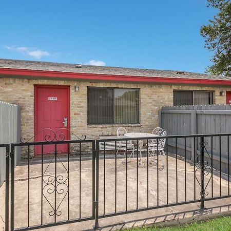 Americas Best Value Inn Lockhart Tx Екстер'єр фото