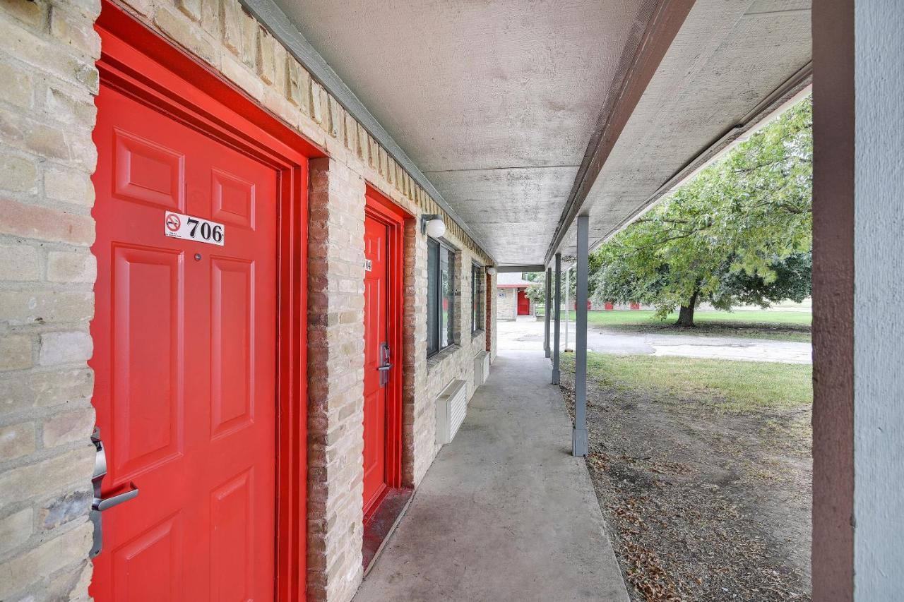 Americas Best Value Inn Lockhart Tx Екстер'єр фото