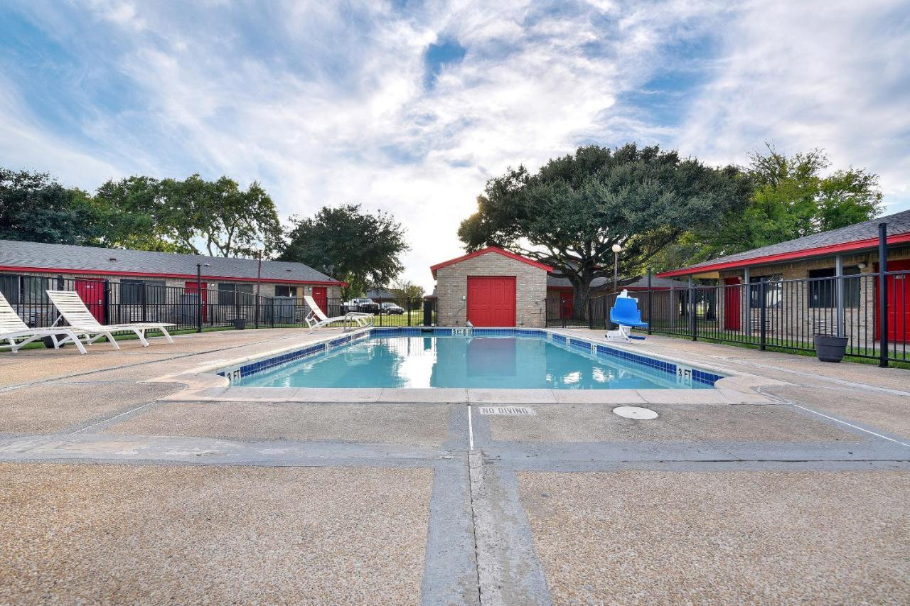 Americas Best Value Inn Lockhart Tx Екстер'єр фото