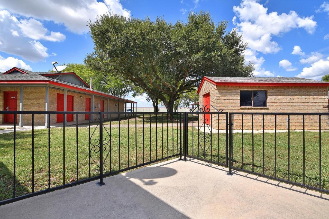 Americas Best Value Inn Lockhart Tx Екстер'єр фото