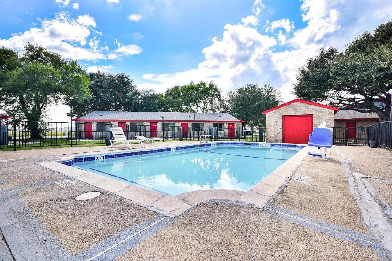 Americas Best Value Inn Lockhart Tx Екстер'єр фото