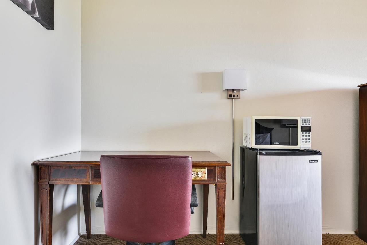 Americas Best Value Inn Lockhart Tx Екстер'єр фото