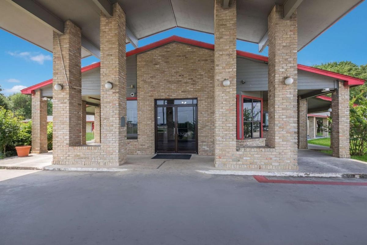 Americas Best Value Inn Lockhart Tx Екстер'єр фото