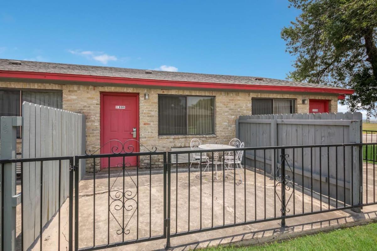 Americas Best Value Inn Lockhart Tx Екстер'єр фото