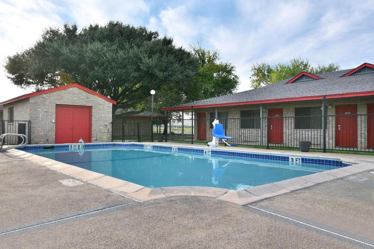 Americas Best Value Inn Lockhart Tx Екстер'єр фото