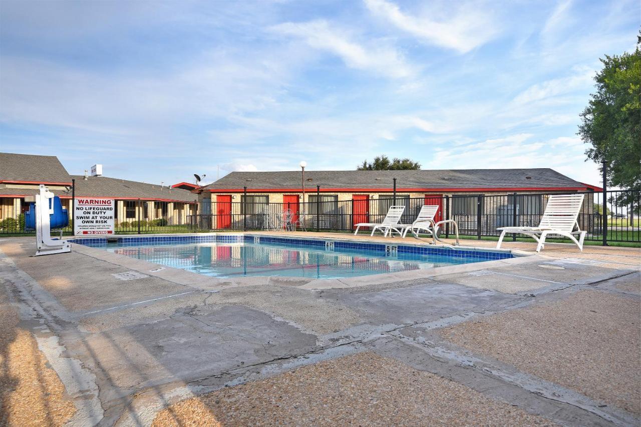 Americas Best Value Inn Lockhart Tx Екстер'єр фото